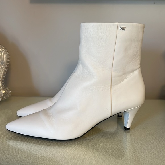 Michael Kors white kitten Hill boots size 10 - Picture 4 of 9